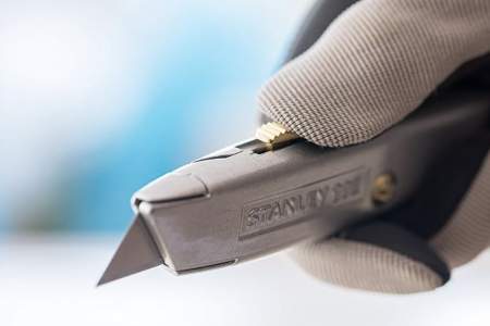 STANLEY 6" CLASSIC 99E RETRACTABLE UTILITY KNIFE, 10-099 - Image 2